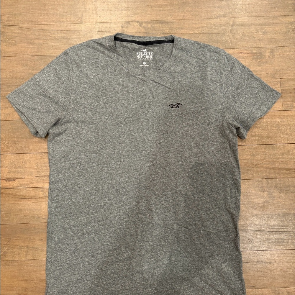 Hollister Men's Small Heather Gray Short Sleeve Tee